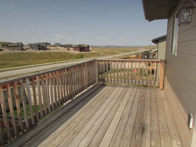 Building Photo - MODERN 3 BEDROOM IN ELKS CROSSING