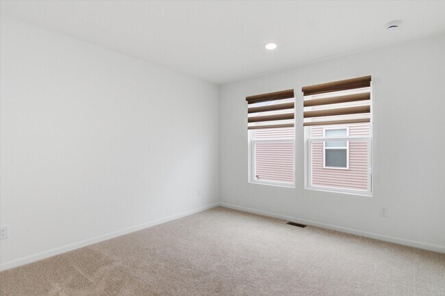 Building Photo - 709 Risdon Trail S