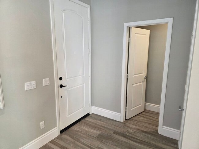 Building Photo - Murrieta 4 Bedroom Home with Solar in Gated Community!