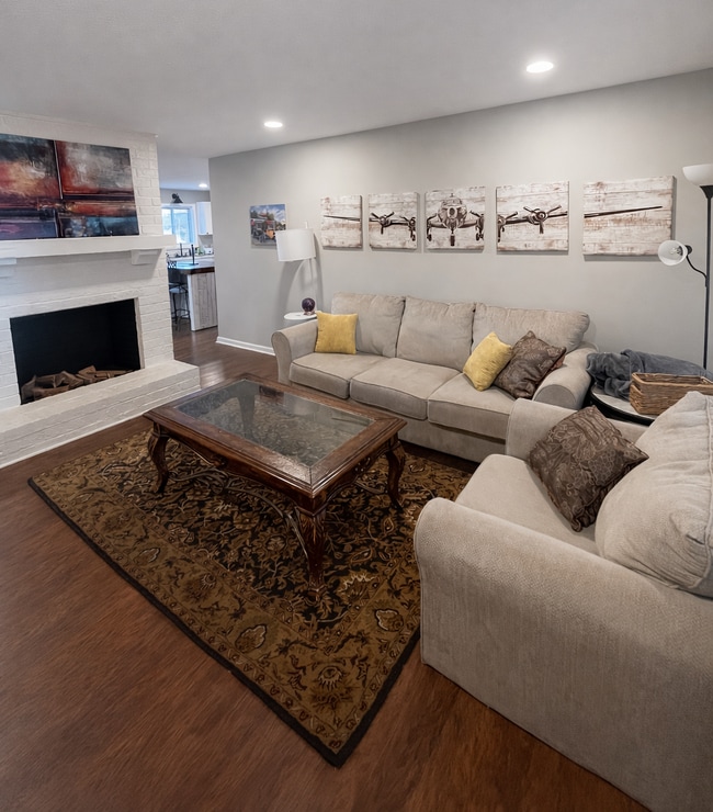 LIVING ROOM - 3412 Camellia Cir