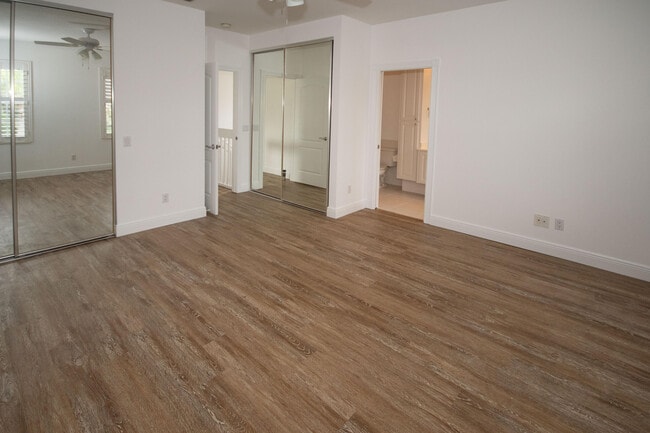 Building Photo - 327 Salinas Dr