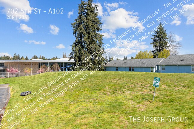 Building Photo - 702 5th St