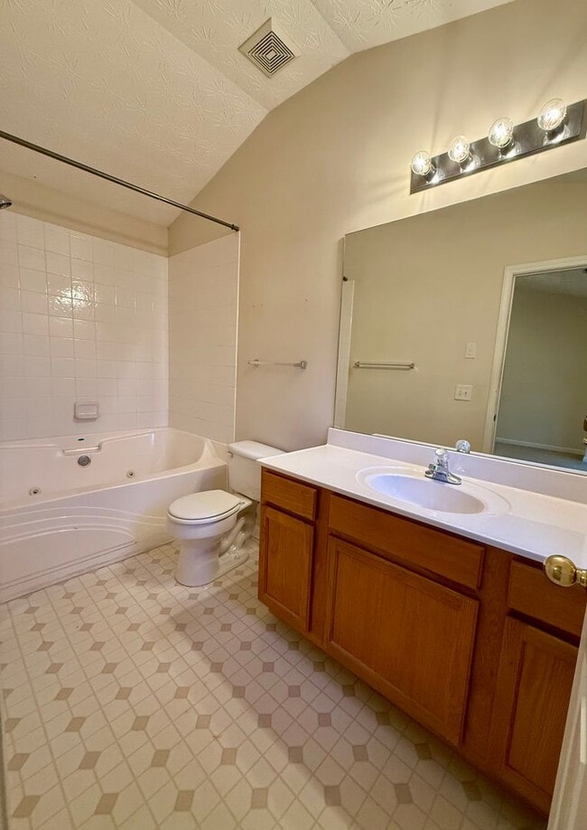 Building Photo - 2 bed/2.5 bath townhome near downtown Daws...