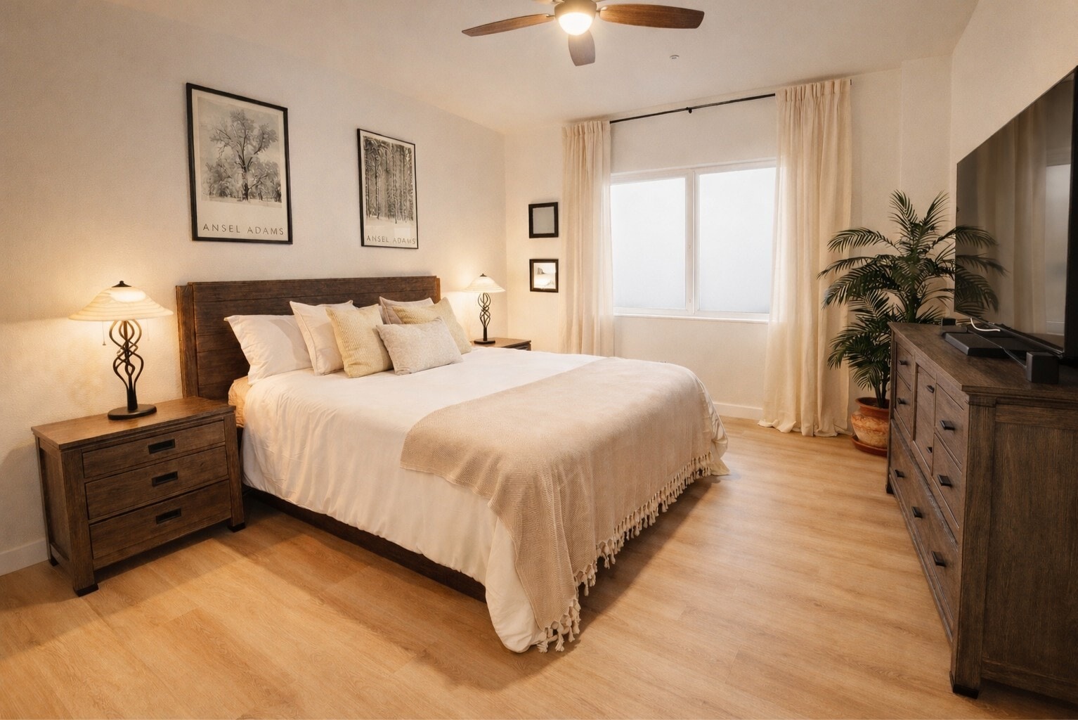 Beautiful, tall ceilings adorn the master bedroom - 13019 Park Pl