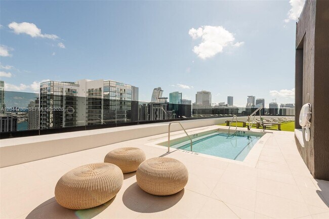 Building Photo - 225 N Miami Ave