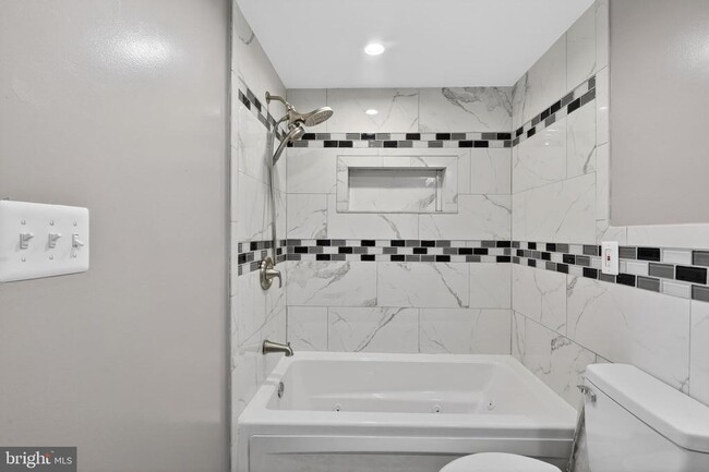 Building Photo - 505 69th St