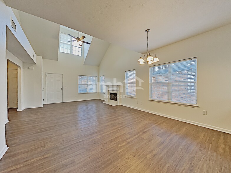 Building Photo - 6852 Scarlet Ridge Dr