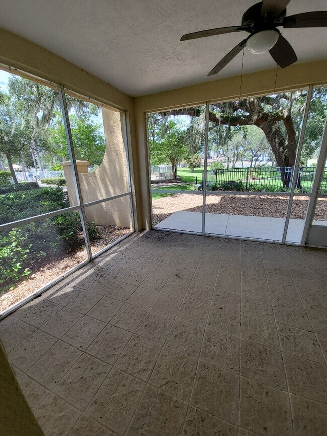 Building Photo - 3 Bedroom / 3 Bathroom - Tidelands