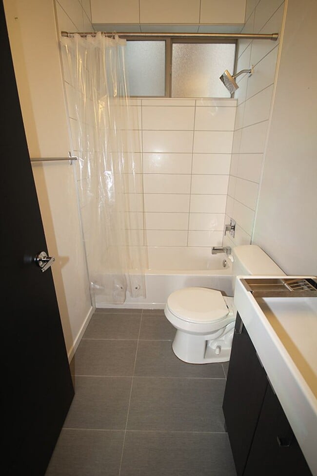 Building Photo - LUXURY BALLARD TOWNHOME W HIGH END FINISHE...