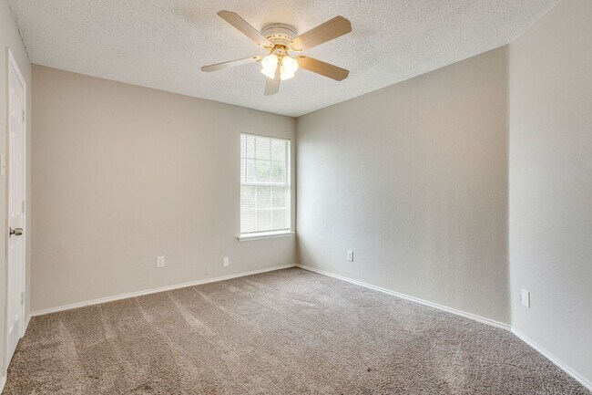 Building Photo - Great Large 4 Bedroom, 2.5 Bath Home Ready for New Tenants- Crowley ISD- 76123
