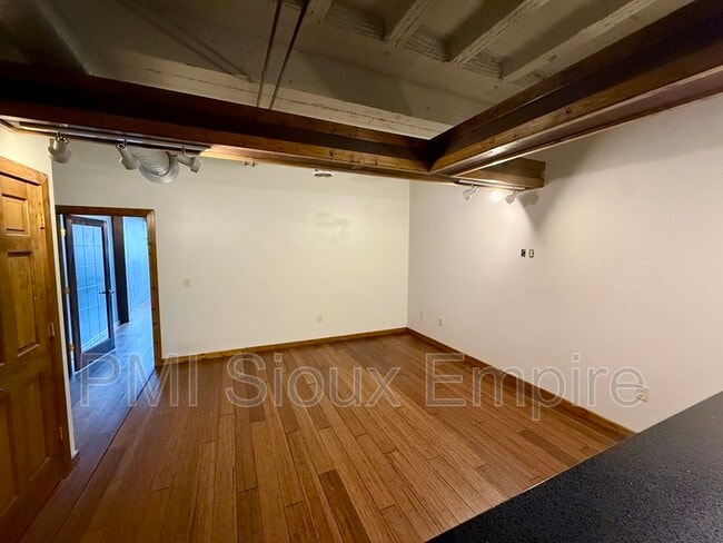 Building Photo - 132 S Dakota Ave