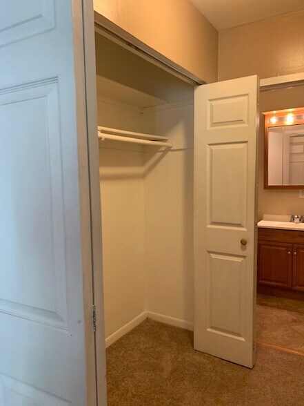 Building Photo - 10101 Prince Pl