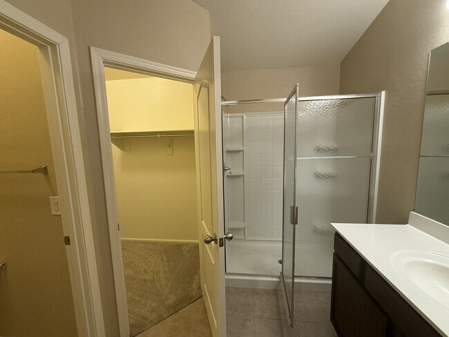 Building Photo - 40397 W Sanders Way