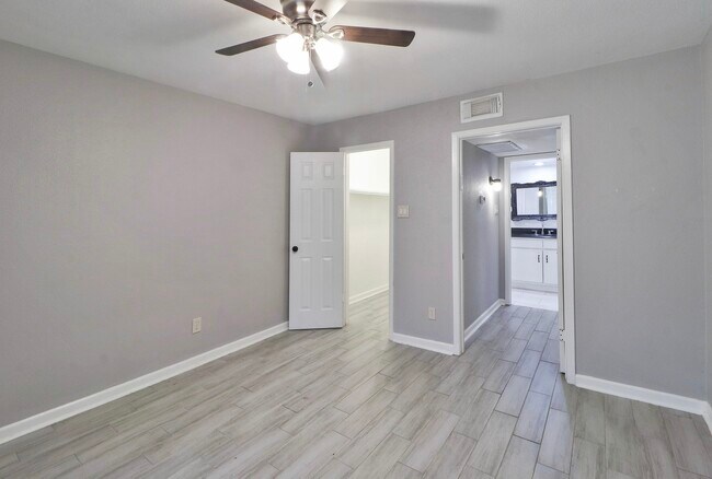 Building Photo - 5929 Queensloch Dr