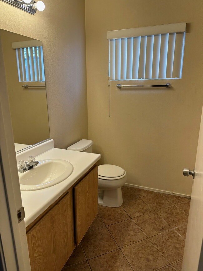 Building Photo - "Stylish and Spacious 3-Bed Home in Las Vegas with over 1500 sqft on a corner lot