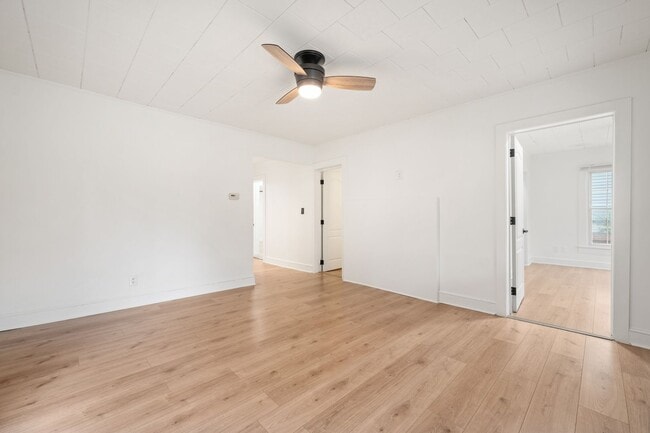 Building Photo - 3be/2ba Premium House Round the Corner fro...