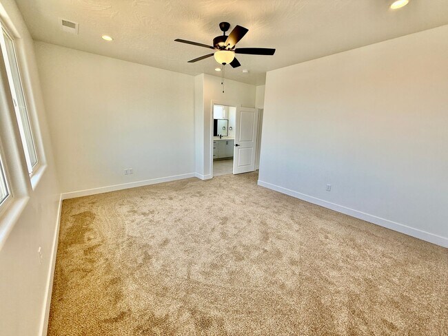Building Photo - BRAND NEW Three Bedroom Townhome in Desert...