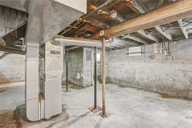 Building Photo - 285 Sumner Ct