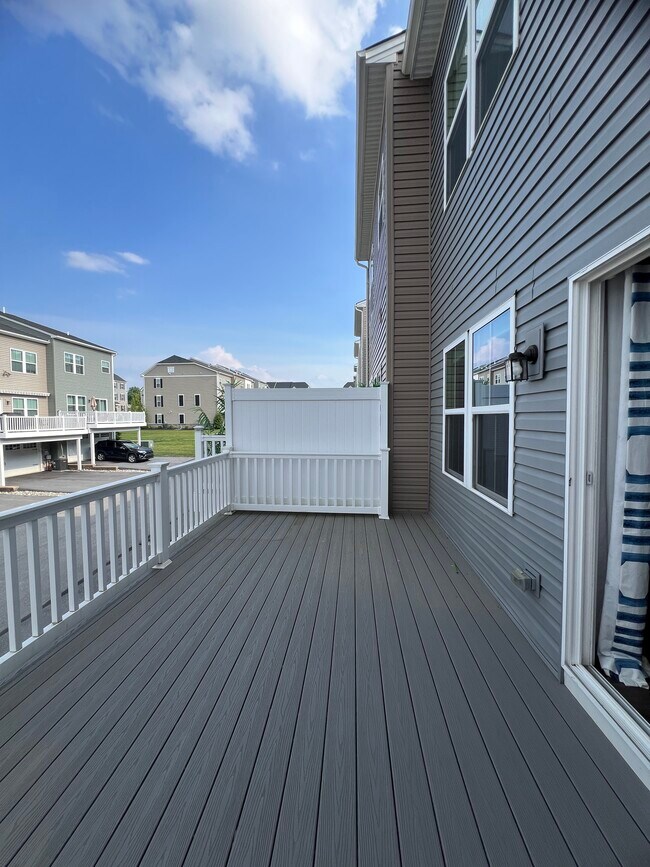 Building Photo - 272 Sugar Maple Square