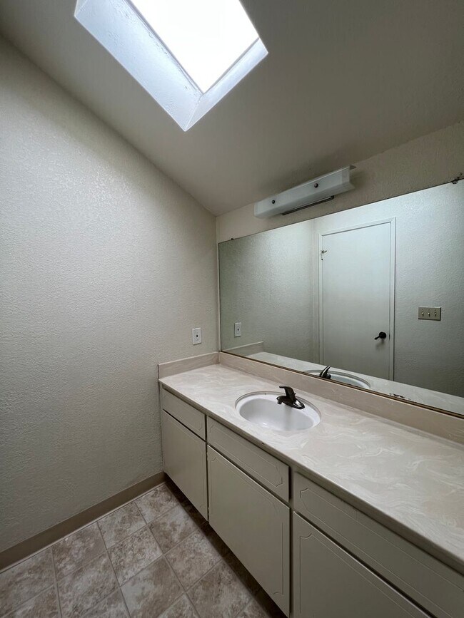 Building Photo - 7735 Las Lilas Ct