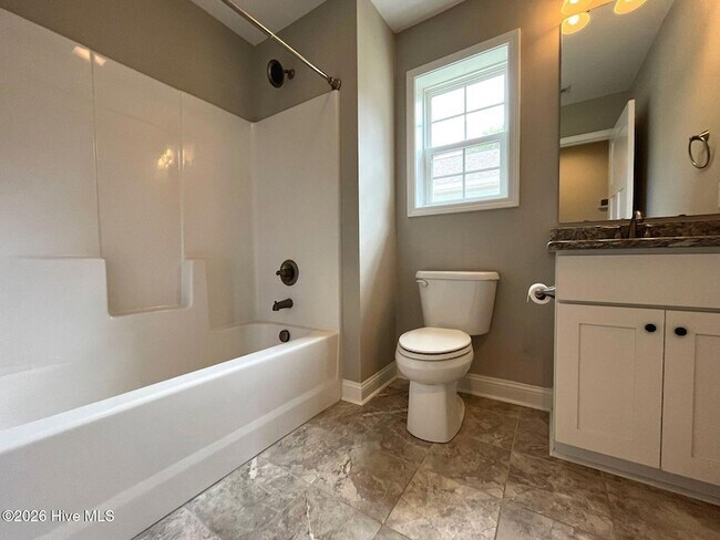 Building Photo - 203 S Pine St