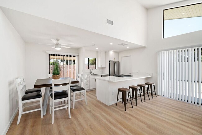 Building Photo - Fully remodeled luxury 3 bedroom 2 bathroom home with 2 car garage