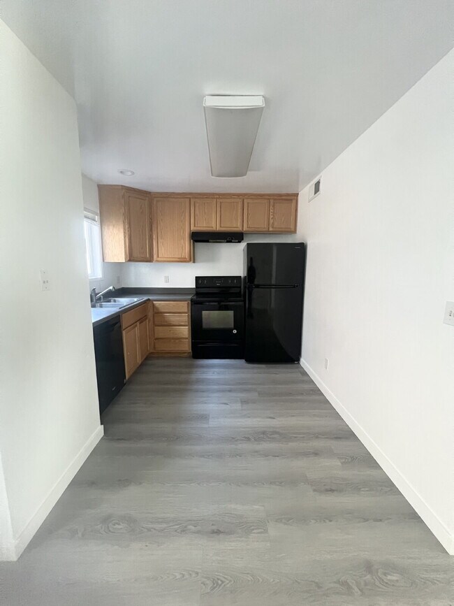 Building Photo - 2205 15th Ave