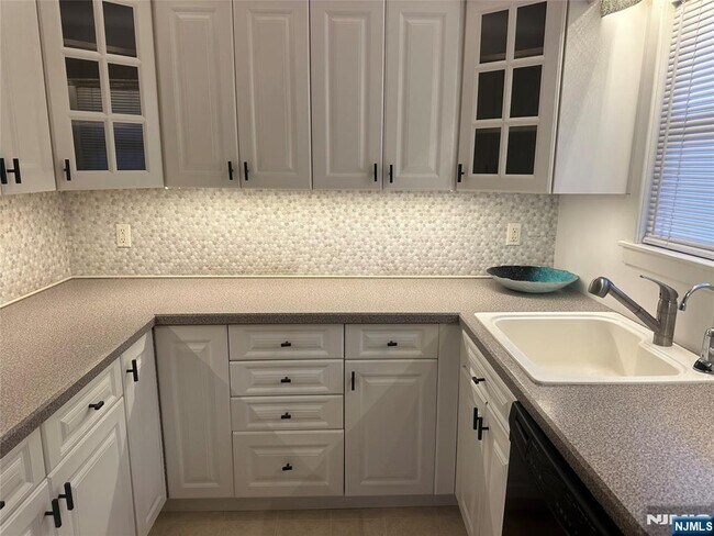 Building Photo - 15 Cottage St