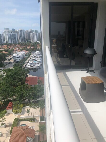 Building Photo - 3640 Yacht Club Dr