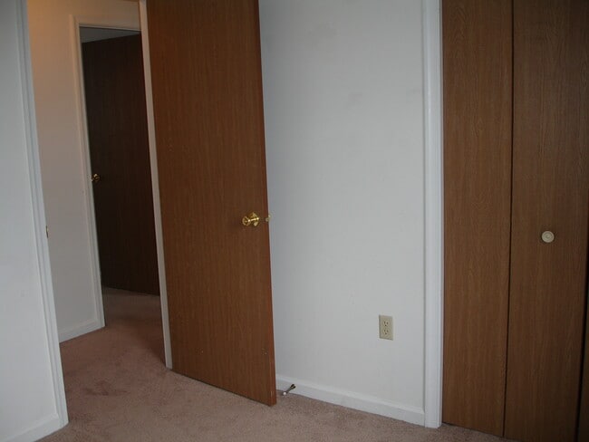 Building Photo - 147 Chelmsford Dr