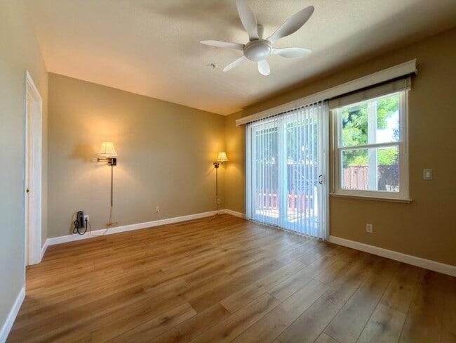 Building Photo - Coveted Napa Yacht Club 3 Bedrooms, 2 1/2 Bathrooms, w/ 1st Level Primary Bedroom/Bath