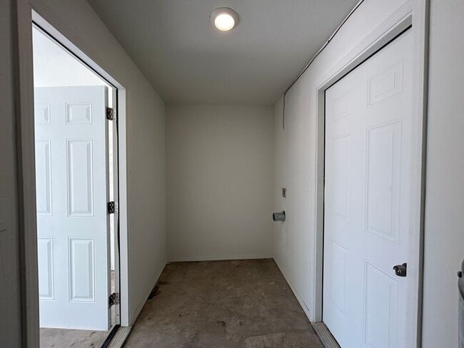 Building Photo - 1254 W Manhatton Dr