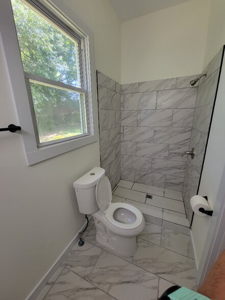 Building Photo - 306 E Florida St