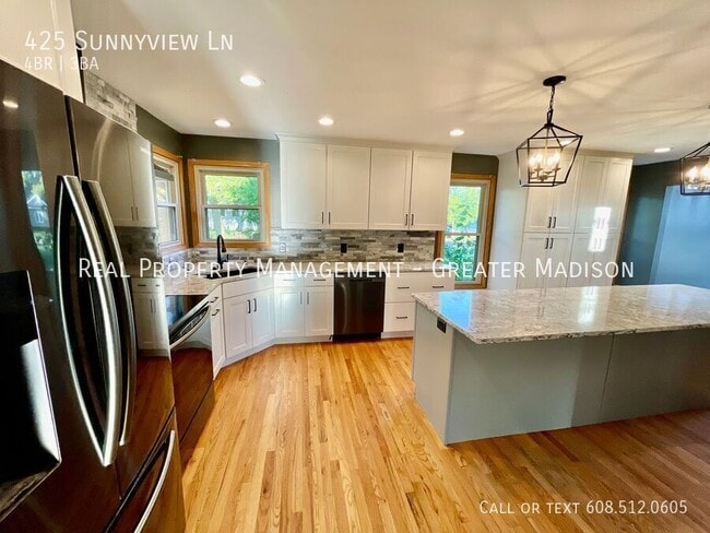 Building Photo - 425 Sunnyview Ln