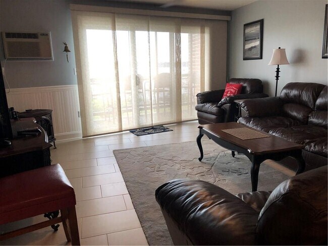 Building Photo - 1316 Capella S