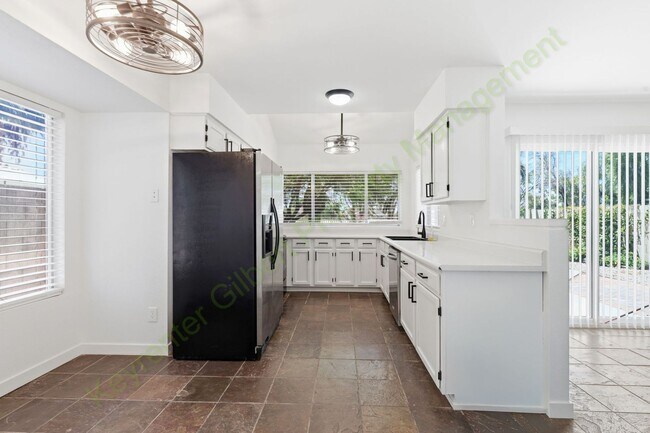 Building Photo - Remodeled Alta Mesa Golf Course Home with Private Balcony and Putting Green