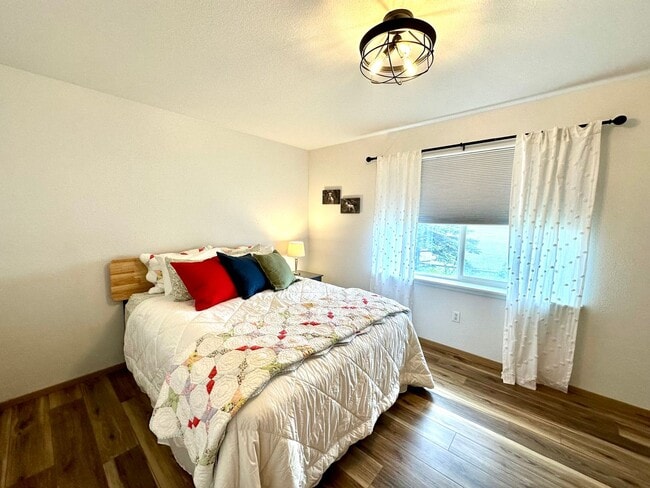 Building Photo - FURNISHED SOLDOTNA RANCH