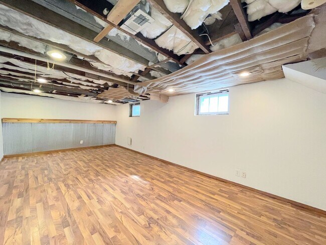 Building Photo - Spacious 3 bedroom home with finished base...