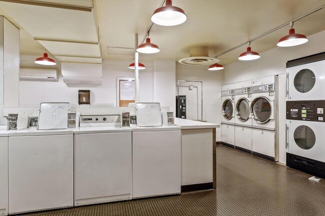 Building Photo - 19 S 1st St