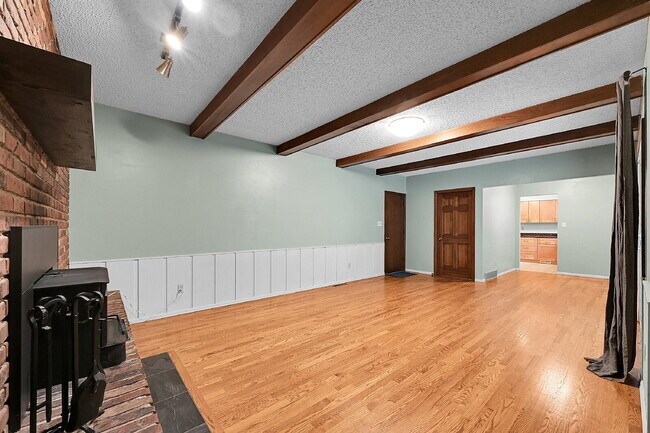 Building Photo - $2,895.00, 4 bed, 3.5 bath, located in Col...