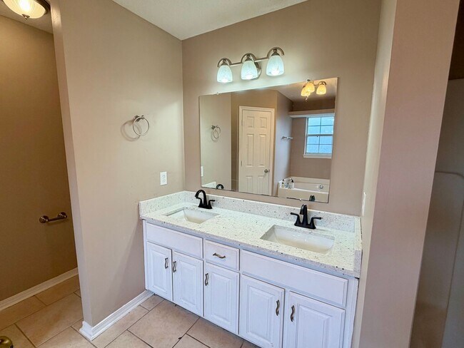 Building Photo - 4316 Bayou Ridge Dr