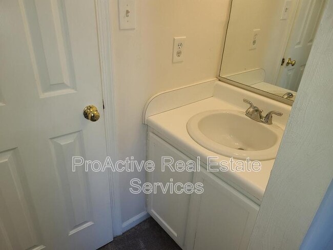 Building Photo - 4016 Reese Dr S