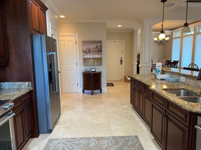 Building Photo - Walk to the Beach from this Furnished and Renovated Condo!