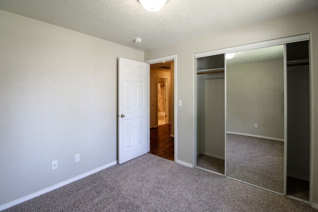 Building Photo - 3882 Lone Oak Rd SE
