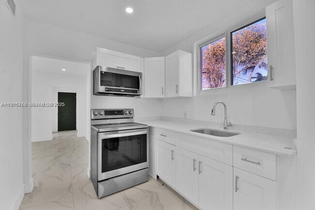 Building Photo - 3025 NW 8th Ave