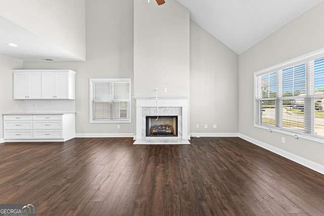 Building Photo - 517 Lago Ct