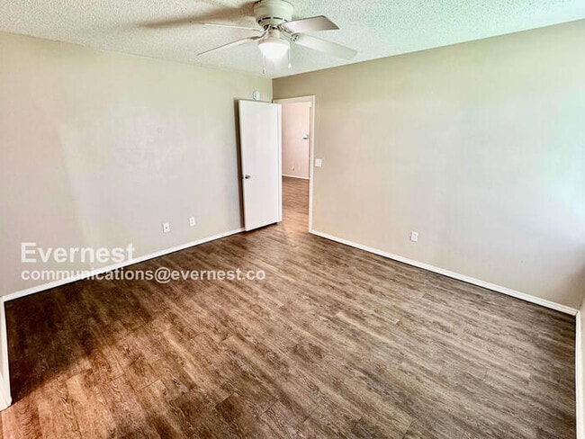 Building Photo - Lovely 3-Bedroom Home with Modern Amenitie...