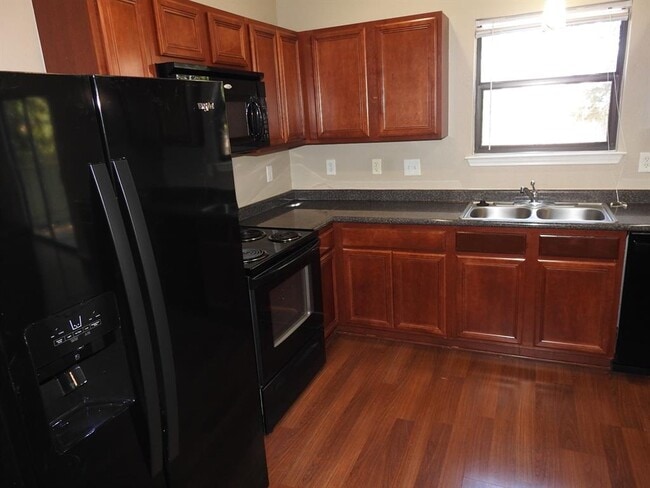 Building Photo - 571 New Country Rd