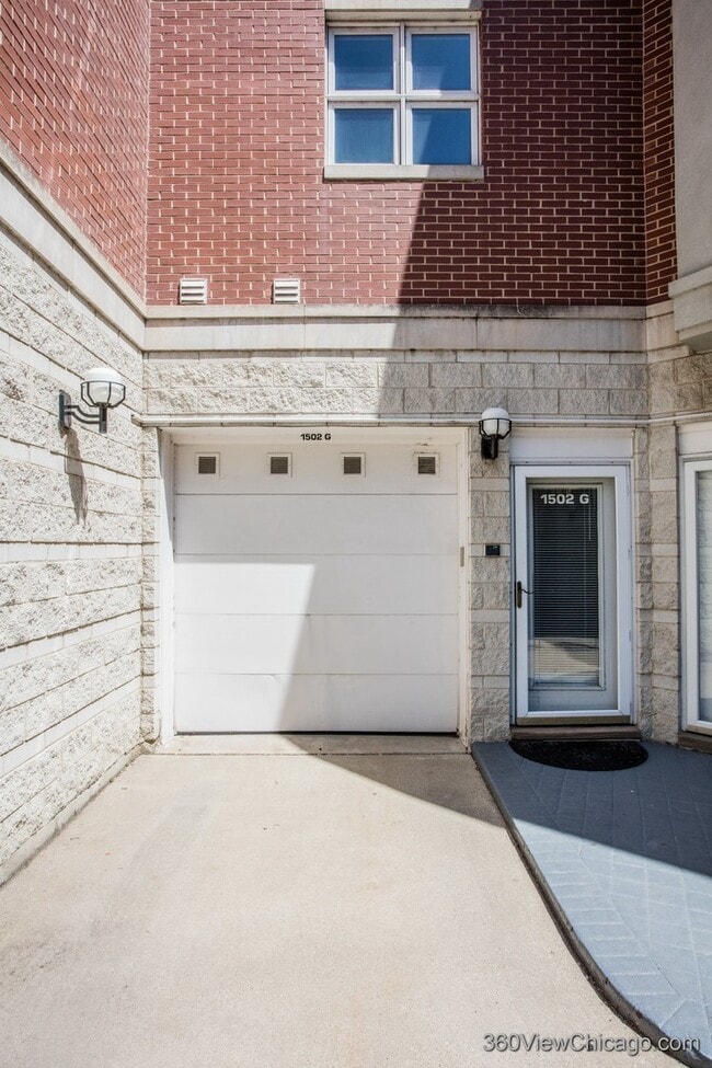 Building Photo - 1502 S Prairie Ave