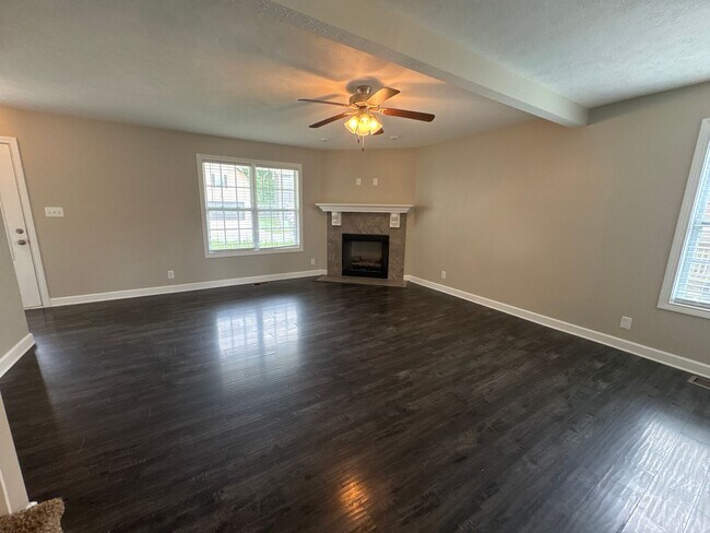 Building Photo - Beautiful 3BR Home in Crosswinds | Open Floor Plan | Garage | Convenient Clarksville Location
